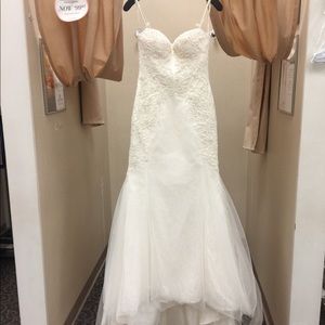 Sample Galina Signature Wedding Dress.